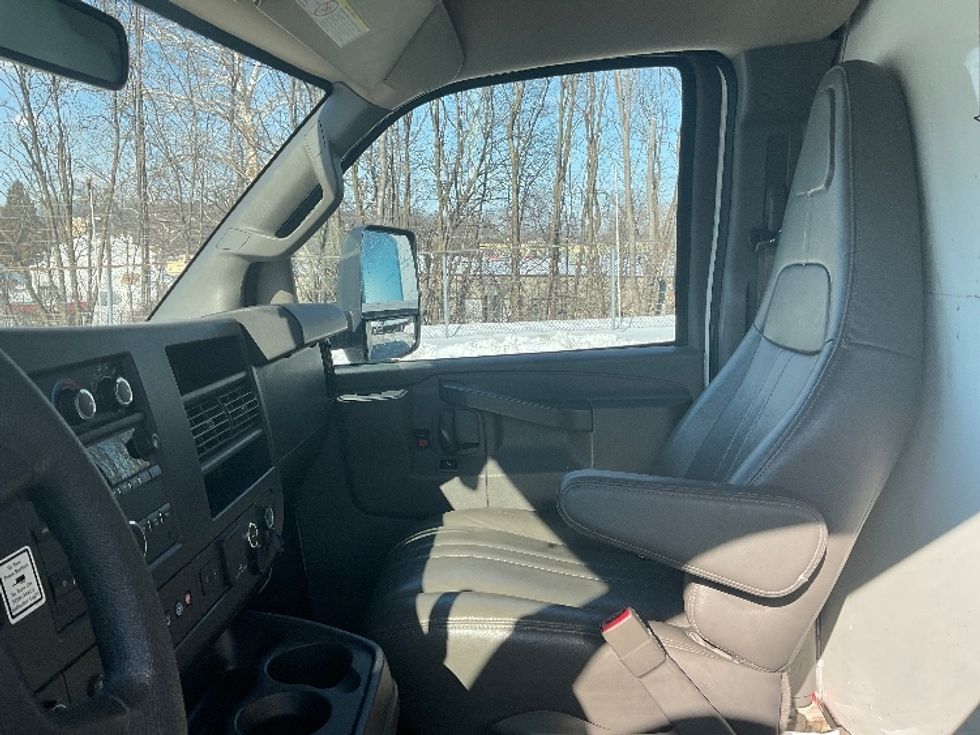 Light Duty Box Truck-Light and Medium Duty Trucks-GMC-2021-Savana G33903-King Of Prussia-PA-118,077\n\t\tmiles-$ 26,500 - Image 19