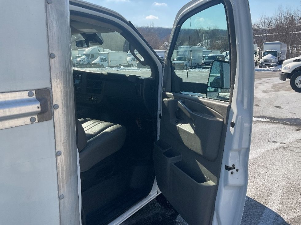 Light Duty Box Truck-Light and Medium Duty Trucks-GMC-2021-Savana G33903-King Of Prussia-PA-118,077\n\t\tmiles-$ 26,500 - Image 20