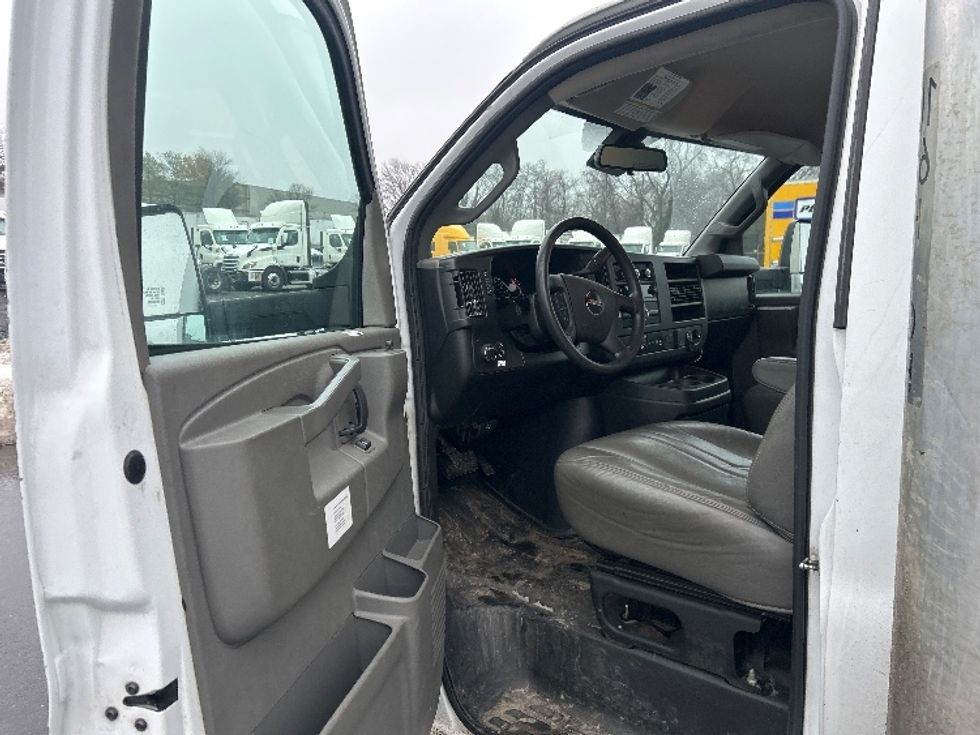 Light Duty Box Truck-Light and Medium Duty Trucks-GMC-2021-Savana G33903-King Of Prussia-PA-88,178\n\t\tmiles-$ 29,750 - Image 16