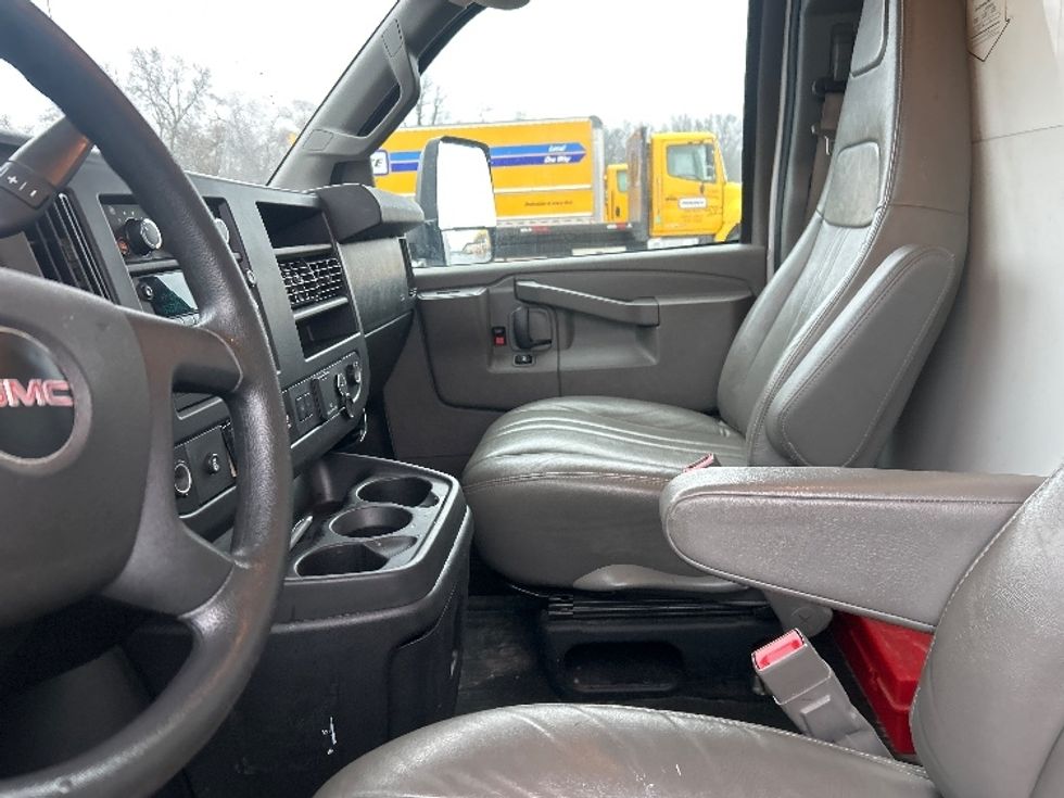 Light Duty Box Truck-Light and Medium Duty Trucks-GMC-2021-Savana G33903-King Of Prussia-PA-88,178\n\t\tmiles-$ 29,750 - Image 19