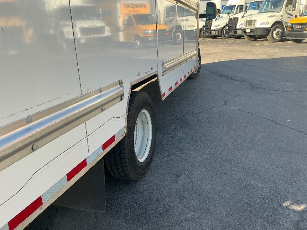 Light Duty Box Truck-Light and Medium Duty Trucks-GMC-2021-Savana G33903-Knoxville-TN-97,590\n\t\tmiles-$ 31,000 - Image 14