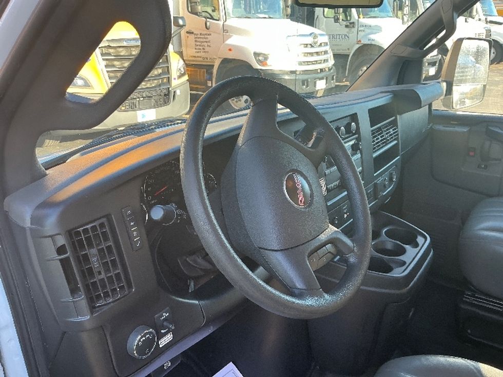 Light Duty Box Truck-Light and Medium Duty Trucks-GMC-2021-Savana G33903-Knoxville-TN-97,590\n\t\tmiles-$ 31,000 - Image 17