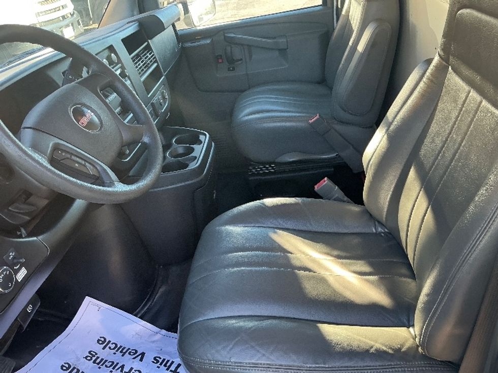 Light Duty Box Truck-Light and Medium Duty Trucks-GMC-2021-Savana G33903-Knoxville-TN-97,590\n\t\tmiles-$ 31,000 - Image 19