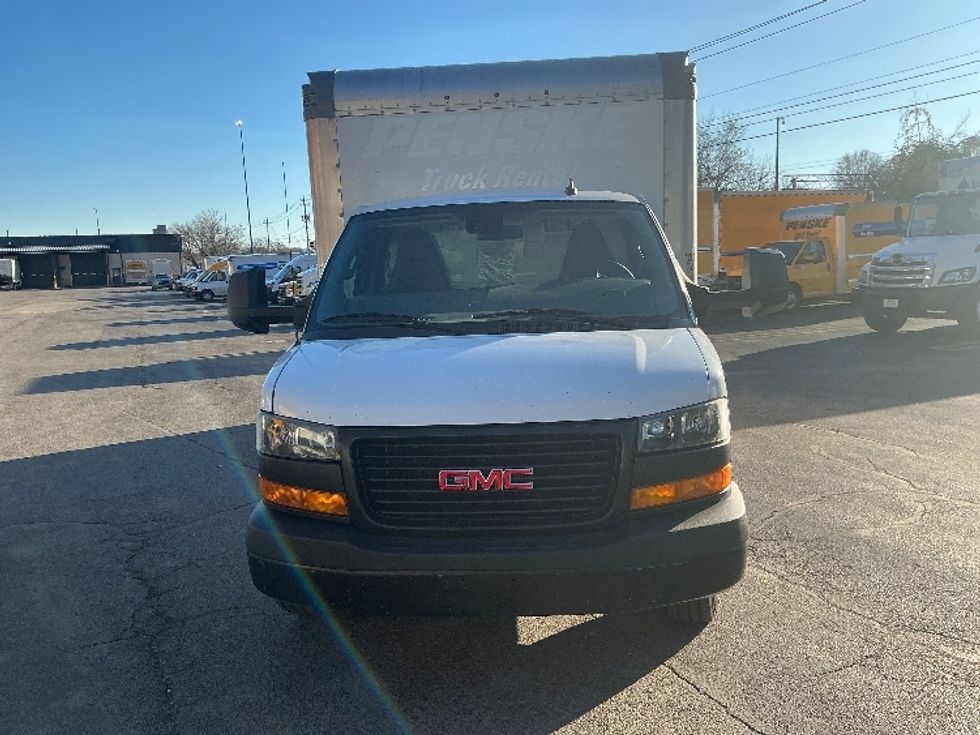 Light Duty Box Truck-Light and Medium Duty Trucks-GMC-2021-Savana G33903-Knoxville-TN-97,590\n\t\tmiles-$ 31,000 - Image 2