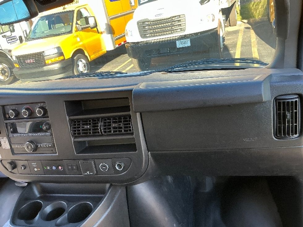 Light Duty Box Truck-Light and Medium Duty Trucks-GMC-2021-Savana G33903-Knoxville-TN-97,590\n\t\tmiles-$ 31,000 - Image 21