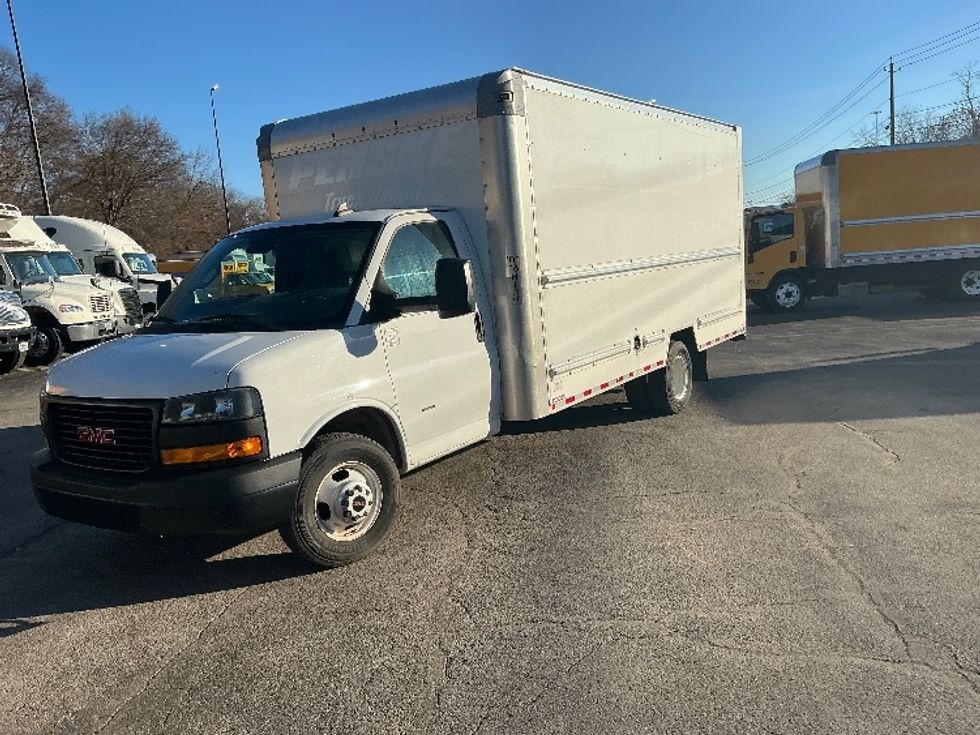 Light Duty Box Truck-Light and Medium Duty Trucks-GMC-2021-Savana G33903-Knoxville-TN-97,590\n\t\tmiles-$ 31,000 - Image 3