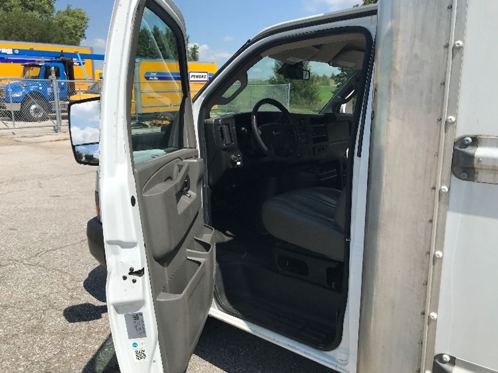 Light Duty Box Truck-Light and Medium Duty Trucks-GMC-2021-Savana G33903-Knoxville-TN-99,357\n\t\tmiles-$ 30,750 - Image 13