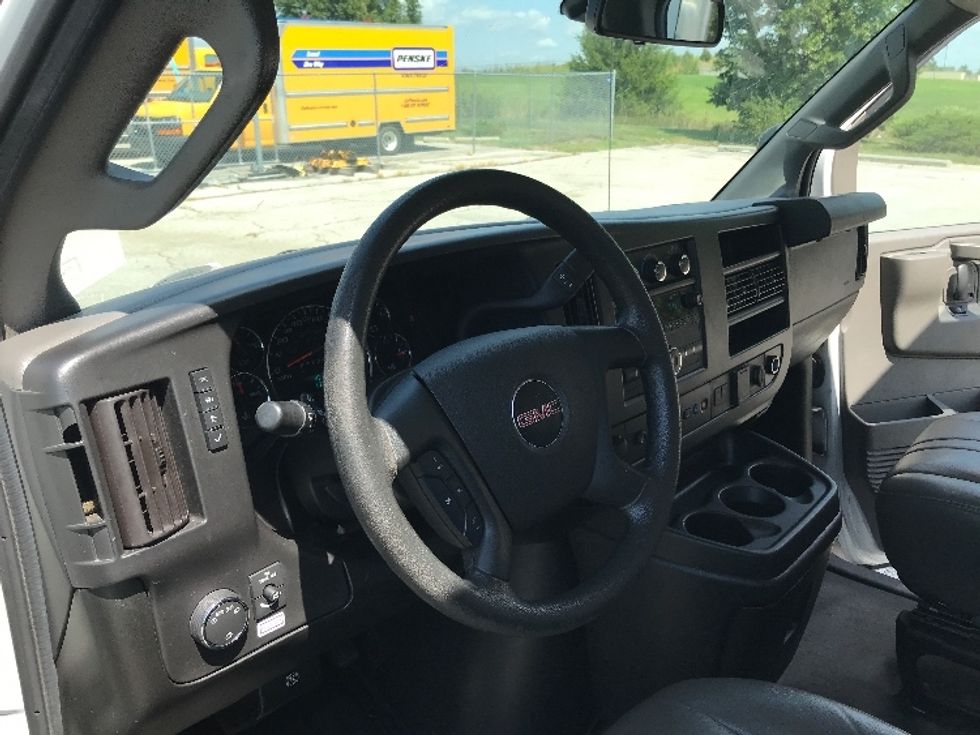 Light Duty Box Truck-Light and Medium Duty Trucks-GMC-2021-Savana G33903-Knoxville-TN-99,357\n\t\tmiles-$ 30,750 - Image 14