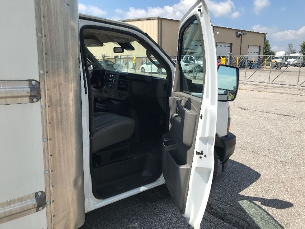 Light Duty Box Truck-Light and Medium Duty Trucks-GMC-2021-Savana G33903-Knoxville-TN-99,357\n\t\tmiles-$ 30,750 - Image 17