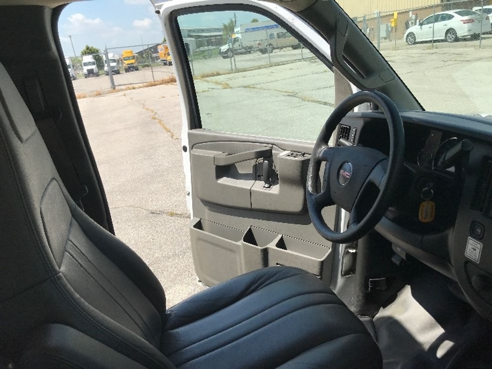 Light Duty Box Truck-Light and Medium Duty Trucks-GMC-2021-Savana G33903-Knoxville-TN-99,357\n\t\tmiles-$ 30,750 - Image 19