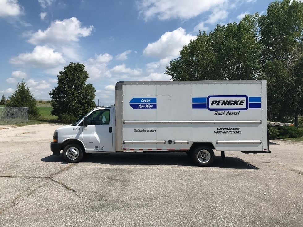 Light Duty Box Truck-Light and Medium Duty Trucks-GMC-2021-Savana G33903-Knoxville-TN-99,357\n\t\tmiles-$ 30,750 - Image 4