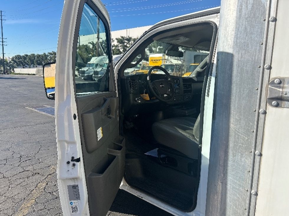 Light Duty Box Truck-Light and Medium Duty Trucks-GMC-2021-Savana G33903-La Mirada-CA-111,129\n\t\tmiles-$ 29,500 - Image 16