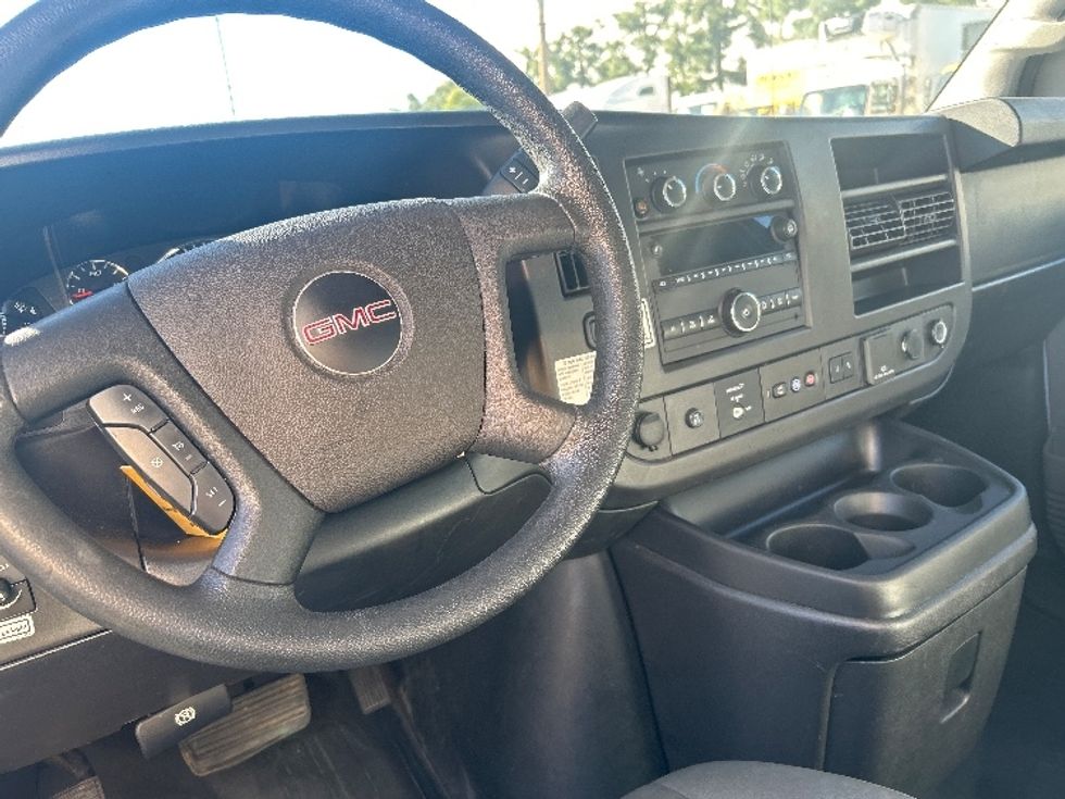 Light Duty Box Truck-Light and Medium Duty Trucks-GMC-2021-Savana G33903-La Mirada-CA-111,129\n\t\tmiles-$ 29,500 - Image 18