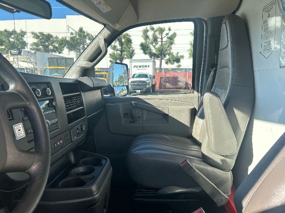 Light Duty Box Truck-Light and Medium Duty Trucks-GMC-2021-Savana G33903-La Mirada-CA-111,129\n\t\tmiles-$ 29,500 - Image 19