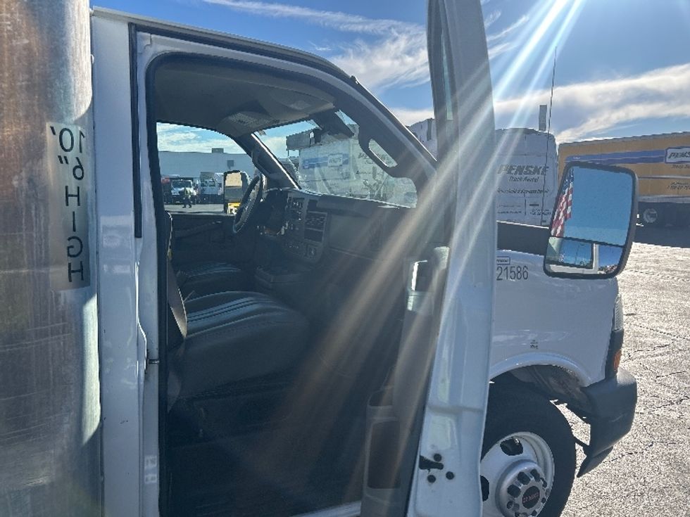 Light Duty Box Truck-Light and Medium Duty Trucks-GMC-2021-Savana G33903-La Mirada-CA-111,129\n\t\tmiles-$ 29,500 - Image 20