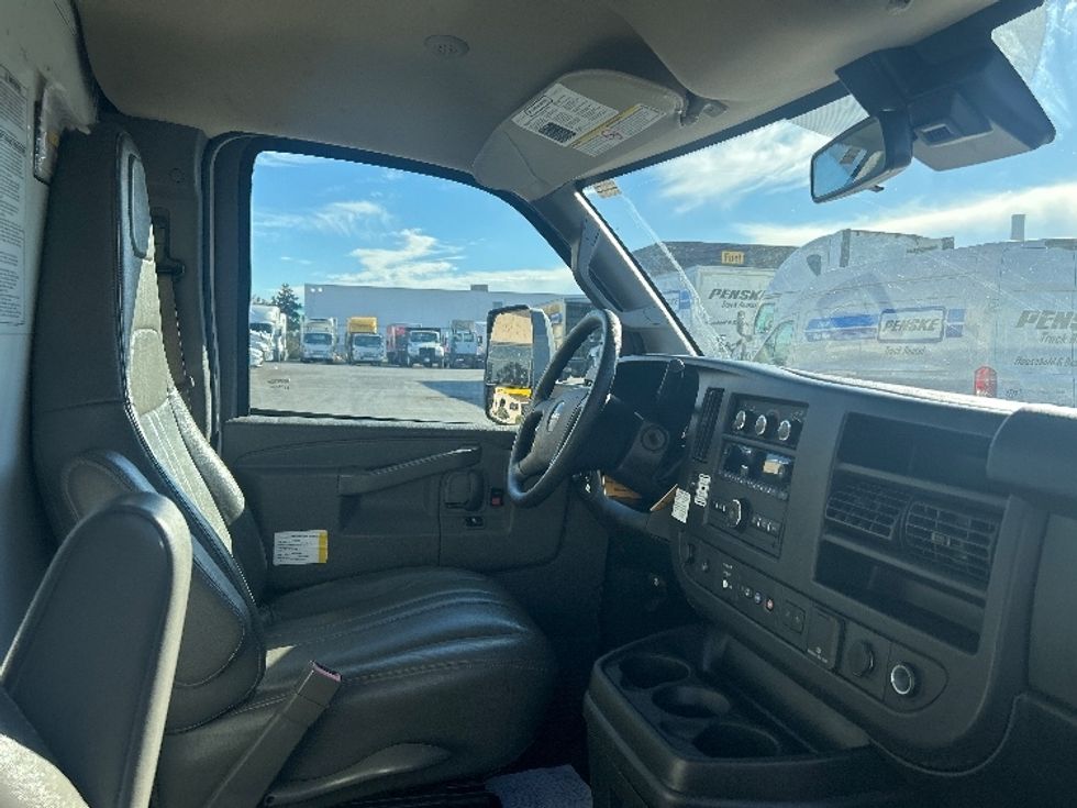 Light Duty Box Truck-Light and Medium Duty Trucks-GMC-2021-Savana G33903-La Mirada-CA-111,129\n\t\tmiles-$ 29,500 - Image 22