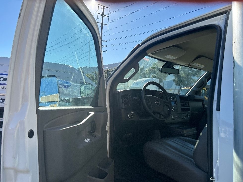 Light Duty Box Truck-Light and Medium Duty Trucks-GMC-2021-Savana G33903-La Mirada-CA-116,547\n\t\tmiles-$ 28,750 - Image 16