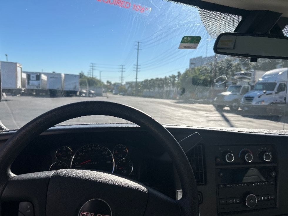 Light Duty Box Truck-Light and Medium Duty Trucks-GMC-2021-Savana G33903-La Mirada-CA-116,547\n\t\tmiles-$ 28,750 - Image 17