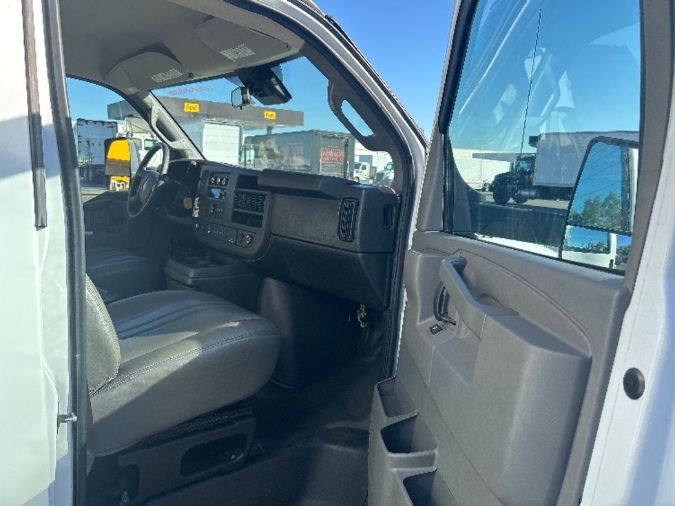 Light Duty Box Truck-Light and Medium Duty Trucks-GMC-2021-Savana G33903-La Mirada-CA-116,547\n\t\tmiles-$ 28,750 - Image 20