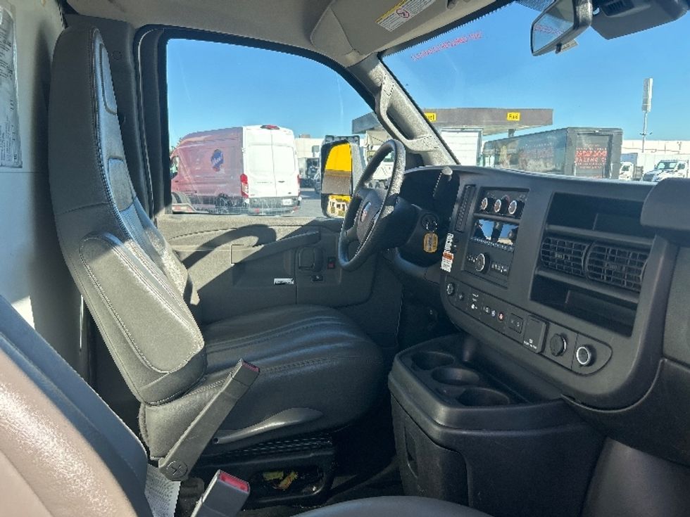 Light Duty Box Truck-Light and Medium Duty Trucks-GMC-2021-Savana G33903-La Mirada-CA-116,547\n\t\tmiles-$ 28,750 - Image 22