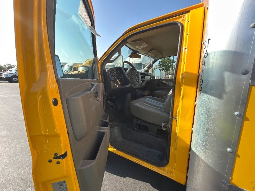 Light Duty Box Truck-Light and Medium Duty Trucks-GMC-2021-Savana G33903-La Mirada-CA-87,444\n\t\tmiles-$ 29,250 - Image 16