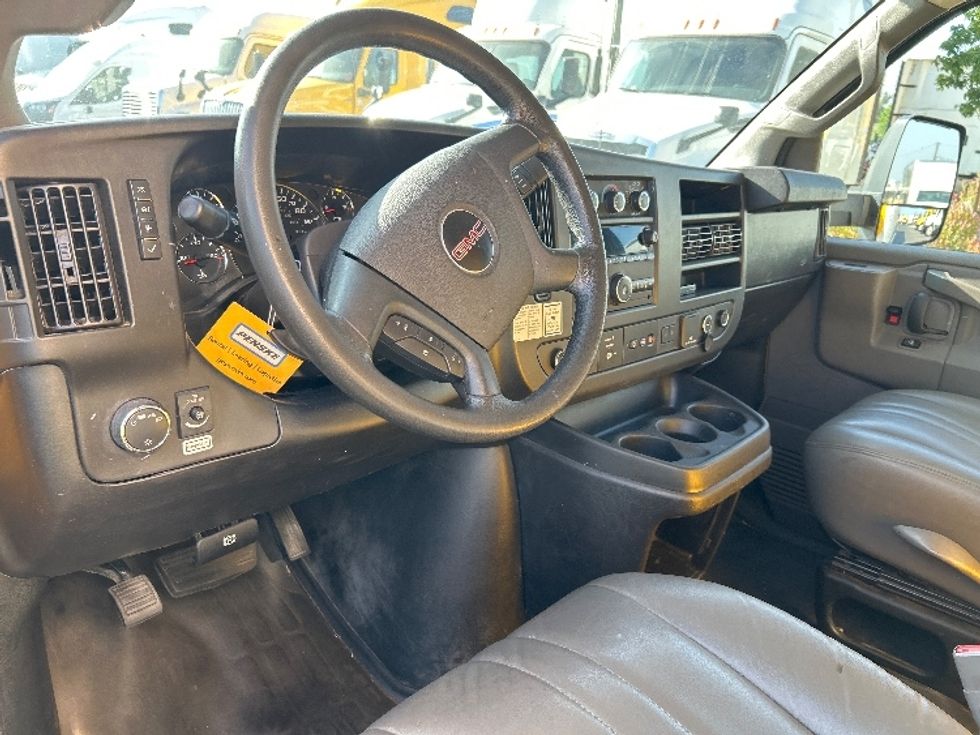 Light Duty Box Truck-Light and Medium Duty Trucks-GMC-2021-Savana G33903-La Mirada-CA-87,444\n\t\tmiles-$ 29,250 - Image 17