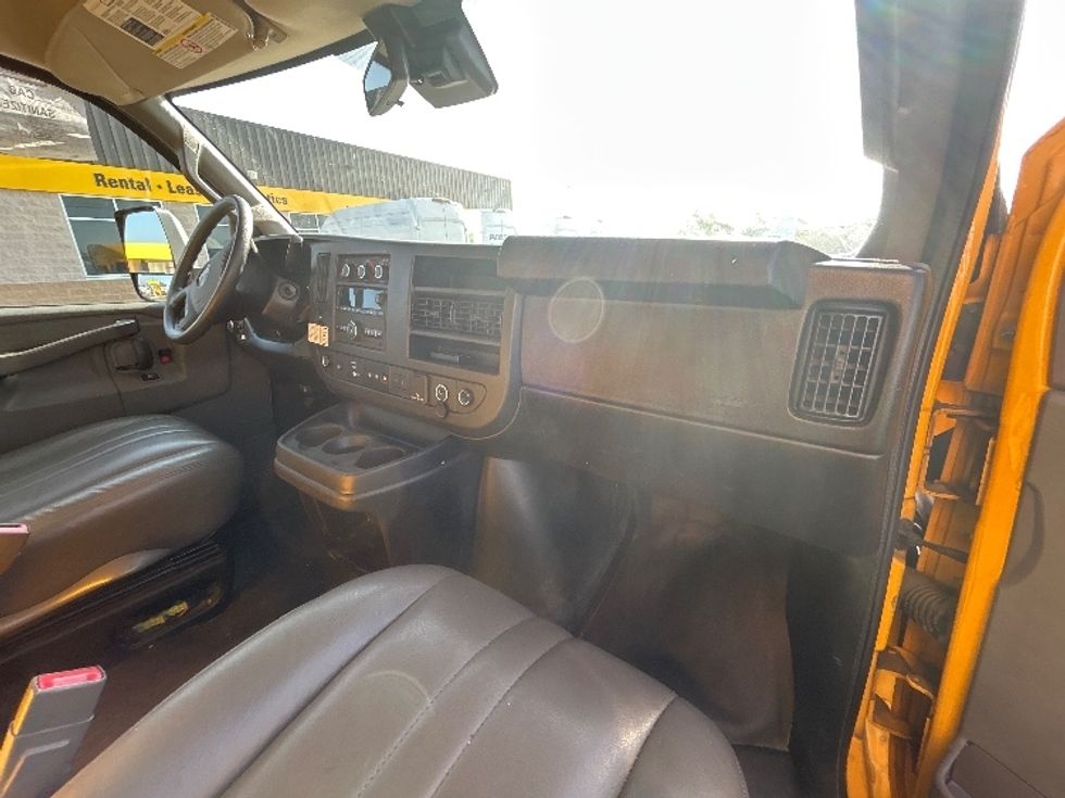 Light Duty Box Truck-Light and Medium Duty Trucks-GMC-2021-Savana G33903-La Mirada-CA-87,444\n\t\tmiles-$ 29,250 - Image 21