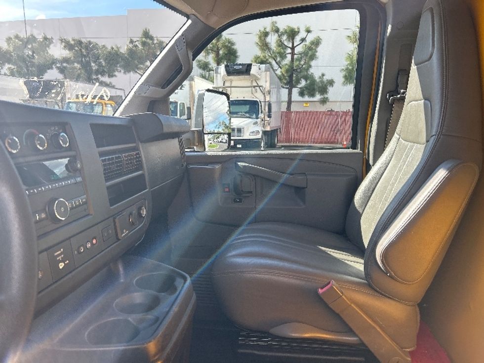 Light Duty Box Truck-Light and Medium Duty Trucks-GMC-2021-Savana G33903-La Mirada-CA-94,687\n\t\tmiles-$ 28,250 - Image 19