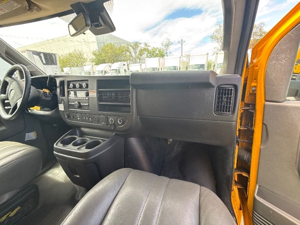 Light Duty Box Truck-Light and Medium Duty Trucks-GMC-2021-Savana G33903-La Porte-IN-92,015\n\t\tmiles-$ 25,250 - Image 21