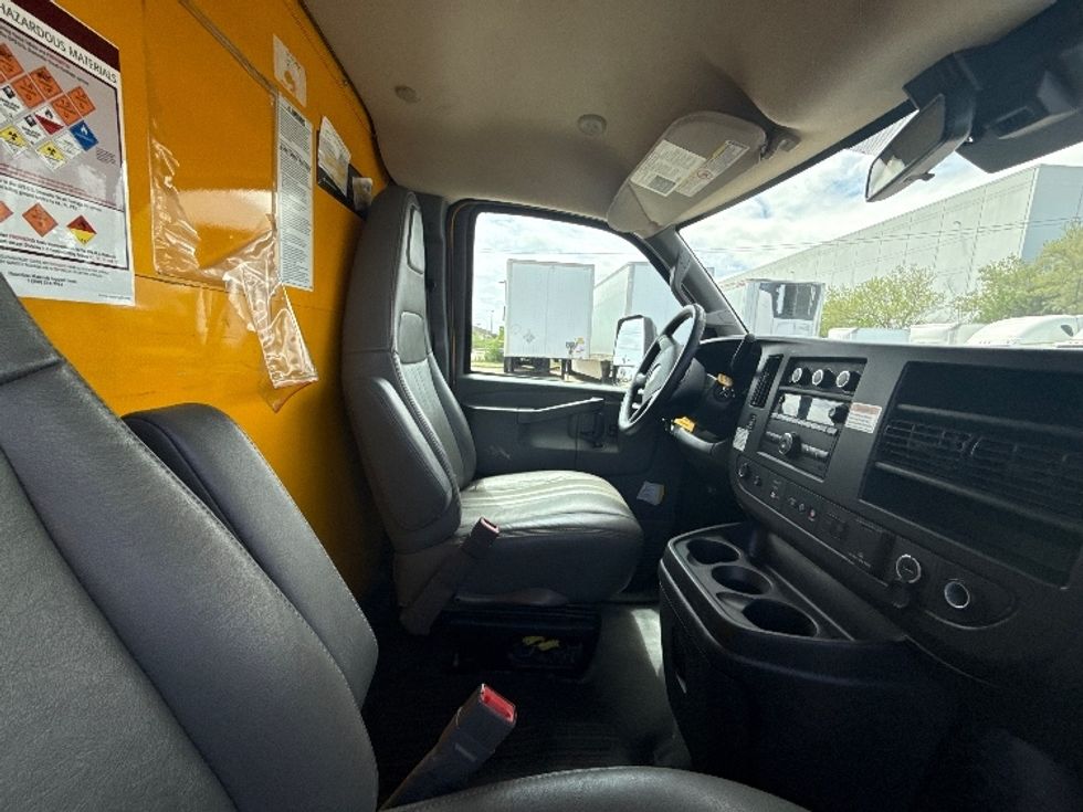 Light Duty Box Truck-Light and Medium Duty Trucks-GMC-2021-Savana G33903-La Porte-IN-92,015\n\t\tmiles-$ 25,250 - Image 22