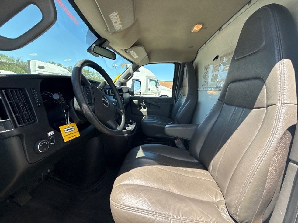 Light Duty Box Truck-Light and Medium Duty Trucks-GMC-2021-Savana G33903-La Porte-IN-92,253\n\t\tmiles-$ 29,500 - Image 17