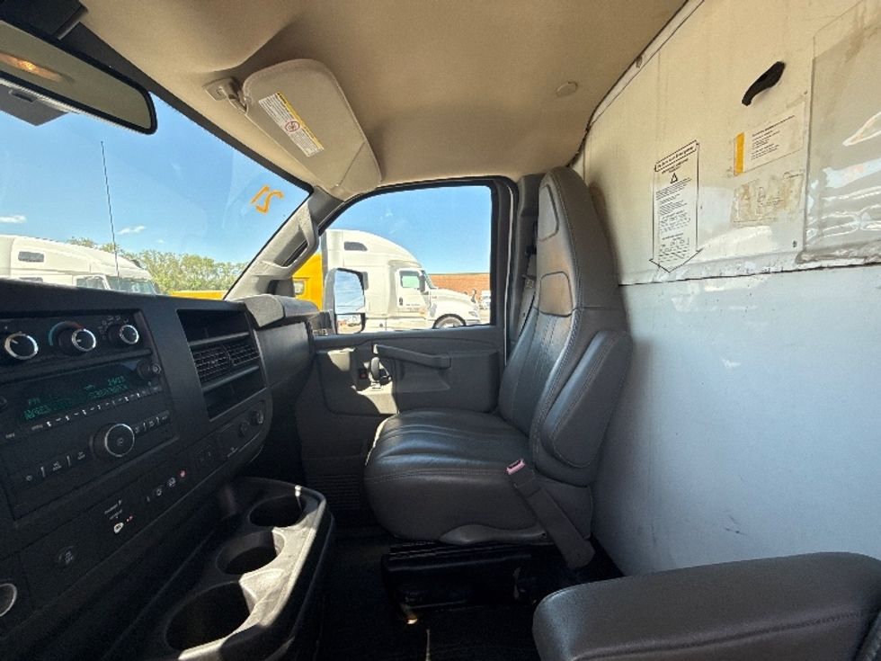 Light Duty Box Truck-Light and Medium Duty Trucks-GMC-2021-Savana G33903-La Porte-IN-92,253\n\t\tmiles-$ 29,500 - Image 19