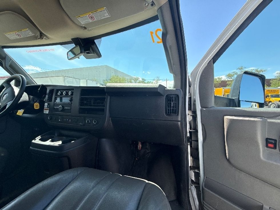 Light Duty Box Truck-Light and Medium Duty Trucks-GMC-2021-Savana G33903-La Porte-IN-92,253\n\t\tmiles-$ 29,500 - Image 22