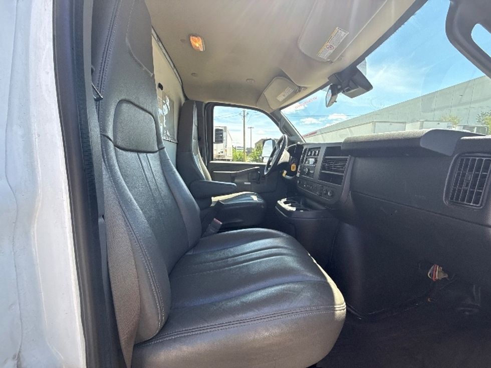 Light Duty Box Truck-Light and Medium Duty Trucks-GMC-2021-Savana G33903-La Porte-IN-92,253\n\t\tmiles-$ 29,500 - Image 23