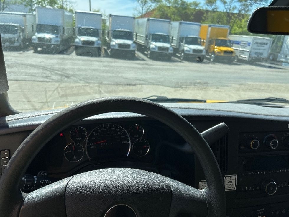 Light Duty Box Truck-Light and Medium Duty Trucks-GMC-2021-Savana G33903-La Porte-IN-98,295\n\t\tmiles-$ 26,000 - Image 18