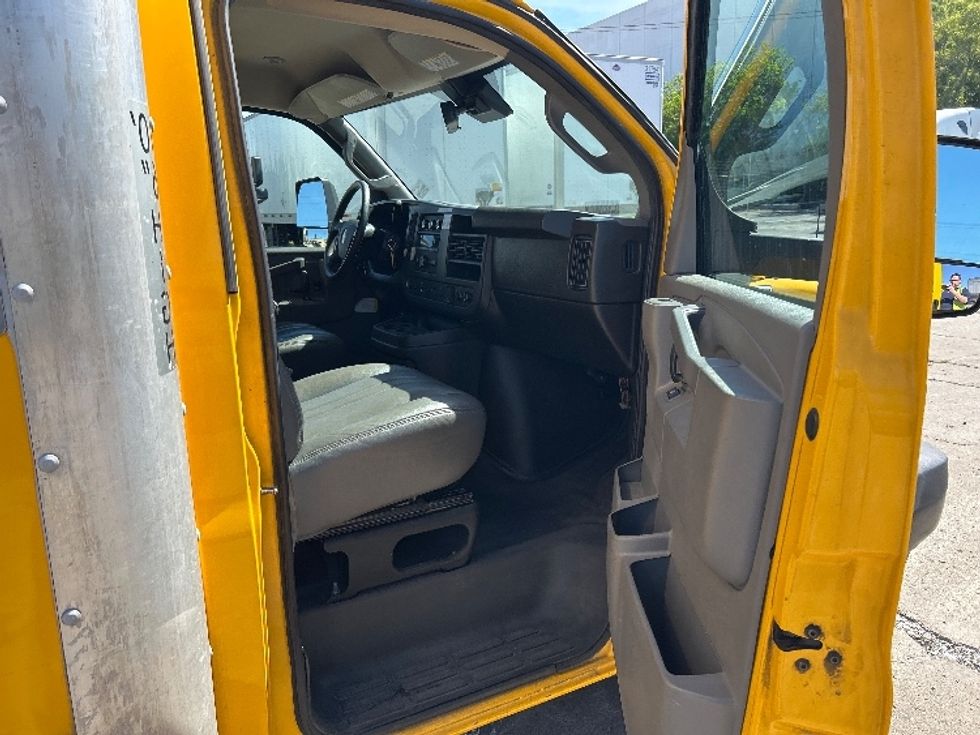 Light Duty Box Truck-Light and Medium Duty Trucks-GMC-2021-Savana G33903-La Porte-IN-98,295\n\t\tmiles-$ 26,000 - Image 20