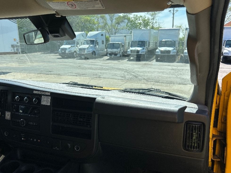 Light Duty Box Truck-Light and Medium Duty Trucks-GMC-2021-Savana G33903-La Porte-IN-98,295\n\t\tmiles-$ 26,000 - Image 21