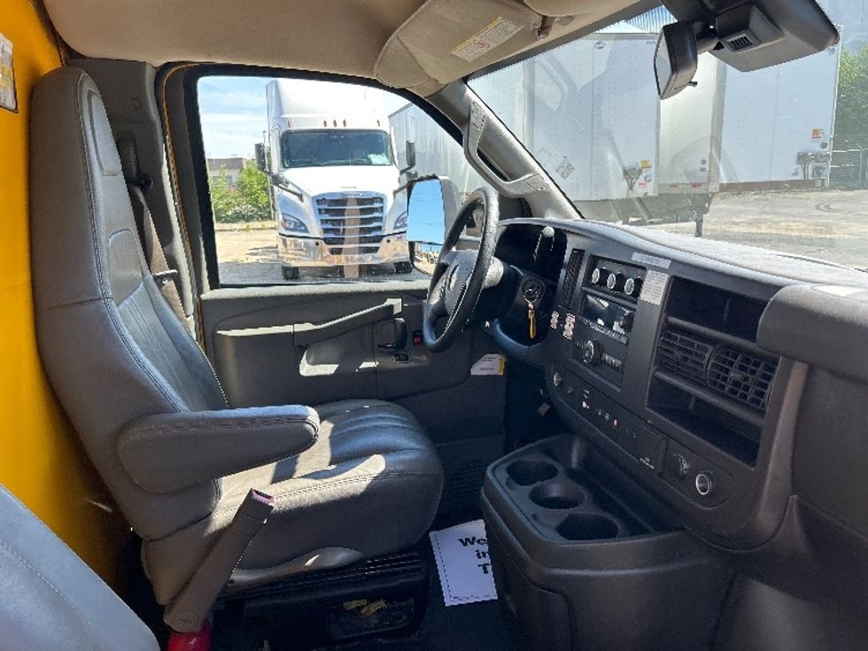 Light Duty Box Truck-Light and Medium Duty Trucks-GMC-2021-Savana G33903-La Porte-IN-98,295\n\t\tmiles-$ 26,000 - Image 22