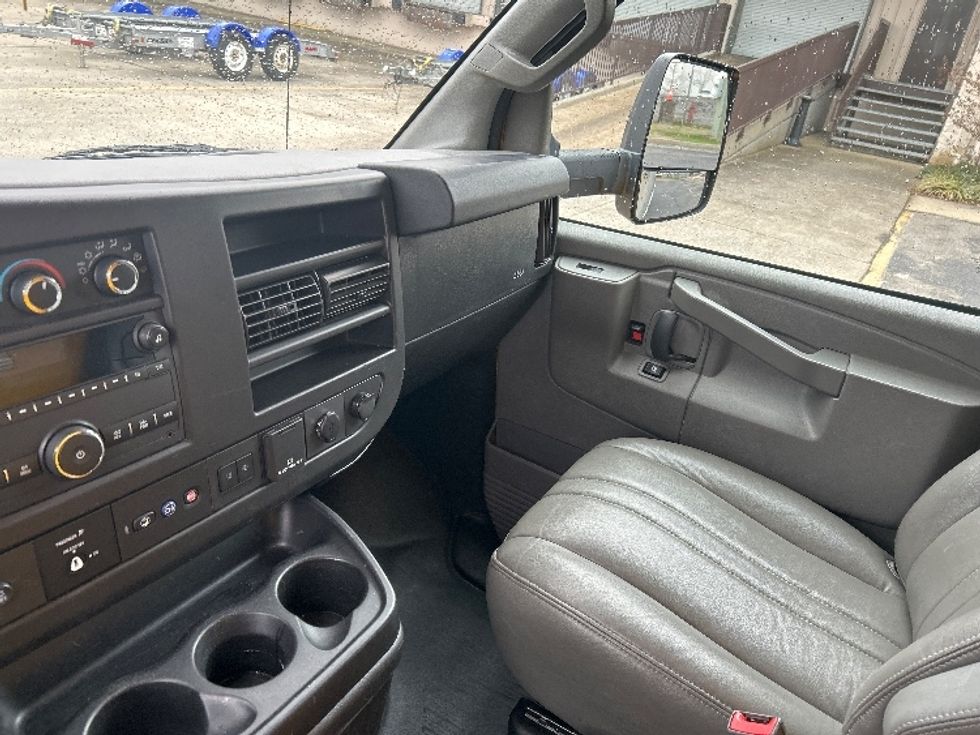 Light Duty Box Truck-Light and Medium Duty Trucks-GMC-2021-Savana G33903-La Vergne-TN-76,907\n\t\tmiles-$ 30,500 - Image 19