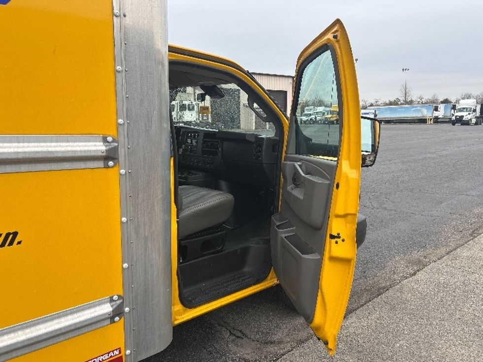 Light Duty Box Truck-Light and Medium Duty Trucks-GMC-2021-Savana G33903-La Vergne-TN-76,907\n\t\tmiles-$ 30,500 - Image 20
