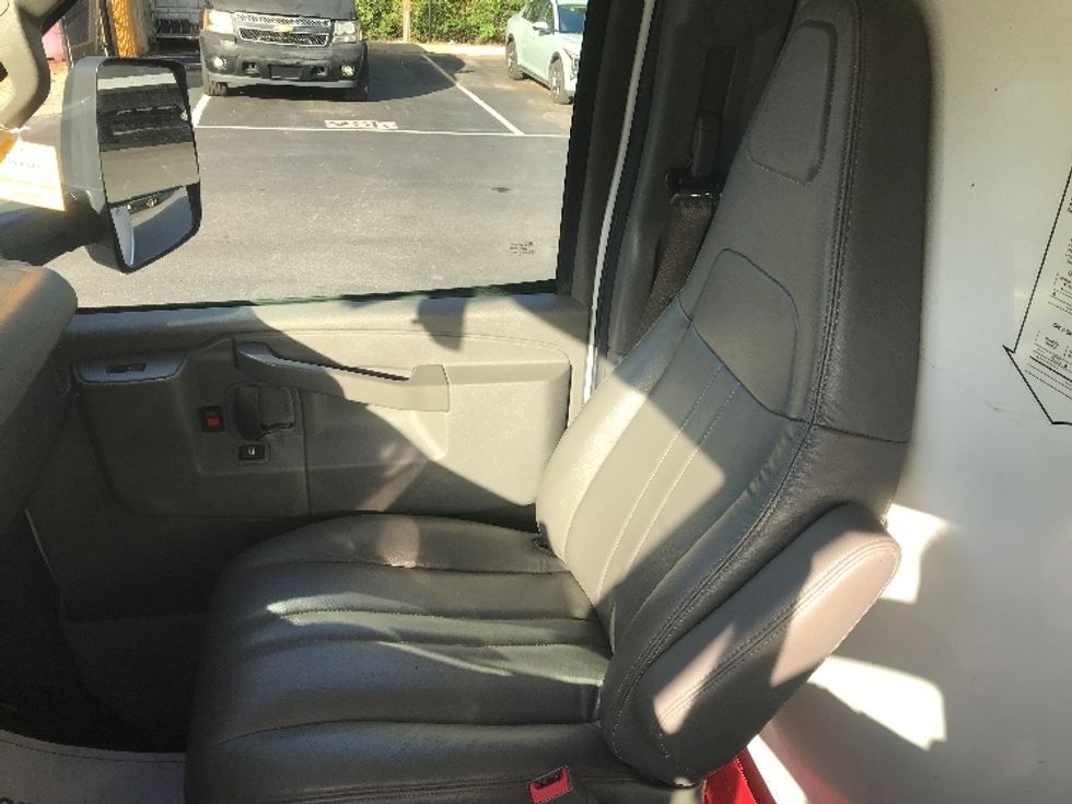 Light Duty Box Truck-Light and Medium Duty Trucks-GMC-2021-Savana G33903-Ladson-SC-113,409\n\t\tmiles-$ 28,250 - Image 17