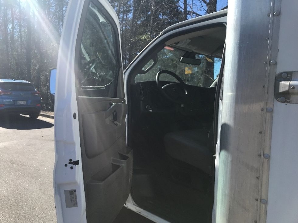 Light Duty Box Truck-Light and Medium Duty Trucks-GMC-2021-Savana G33903-Ladson-SC-119,075\n\t\tmiles-$ 29,000 - Image 16