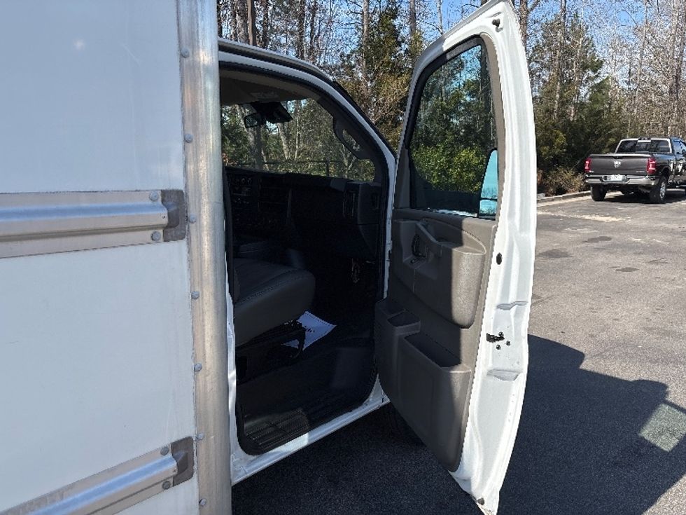 Light Duty Box Truck-Light and Medium Duty Trucks-GMC-2021-Savana G33903-Ladson-SC-50,603\n\t\tmiles-$ 37,250 - Image 19