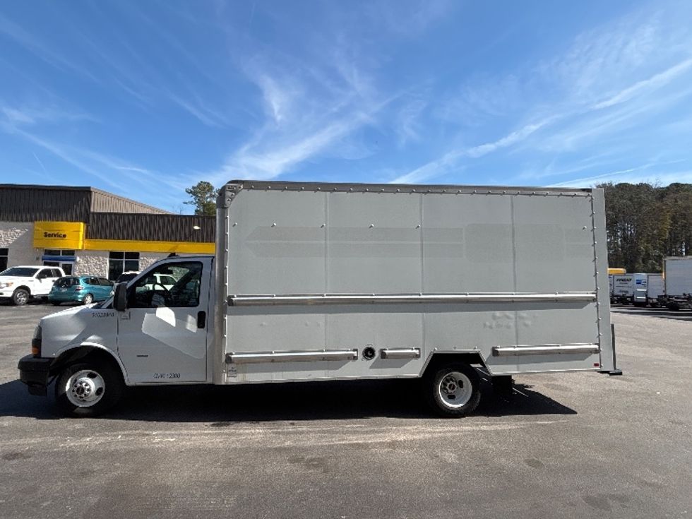Light Duty Box Truck-Light and Medium Duty Trucks-GMC-2021-Savana G33903-Ladson-SC-50,603\n\t\tmiles-$ 37,250 - Image 4