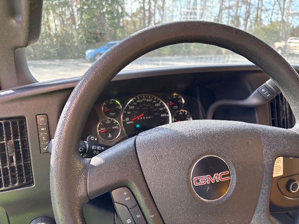 Light Duty Box Truck-Light and Medium Duty Trucks-GMC-2021-Savana G33903-Ladson-SC-89,684\n\t\tmiles-$ 29,500 - Image 16