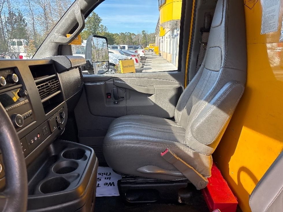 Light Duty Box Truck-Light and Medium Duty Trucks-GMC-2021-Savana G33903-Ladson-SC-89,684\n\t\tmiles-$ 29,500 - Image 18