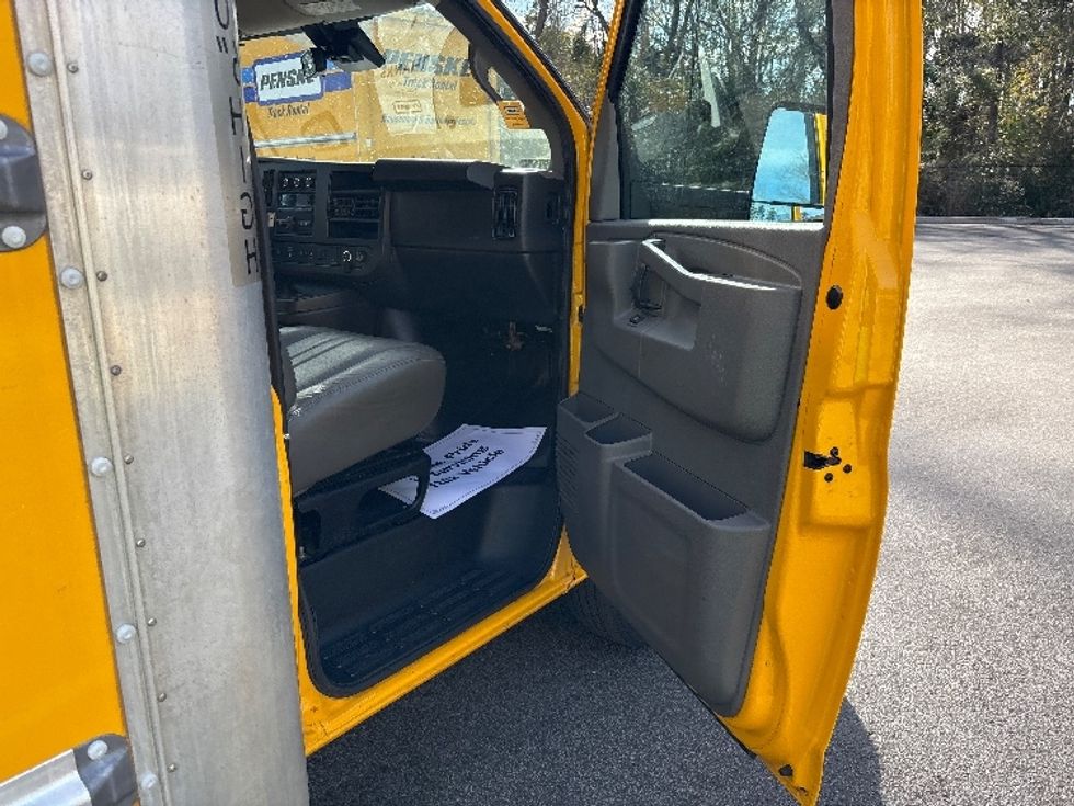 Light Duty Box Truck-Light and Medium Duty Trucks-GMC-2021-Savana G33903-Ladson-SC-89,684\n\t\tmiles-$ 29,500 - Image 19