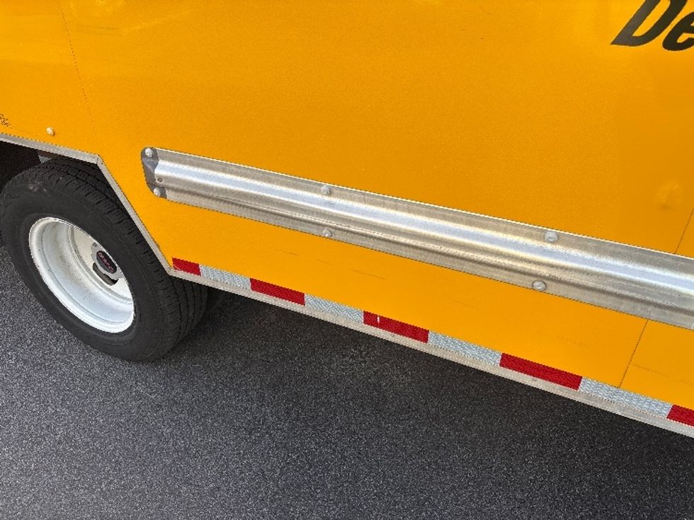 Light Duty Box Truck-Light and Medium Duty Trucks-GMC-2021-Savana G33903-Ladson-SC-89,684\n\t\tmiles-$ 29,500 - Image 25