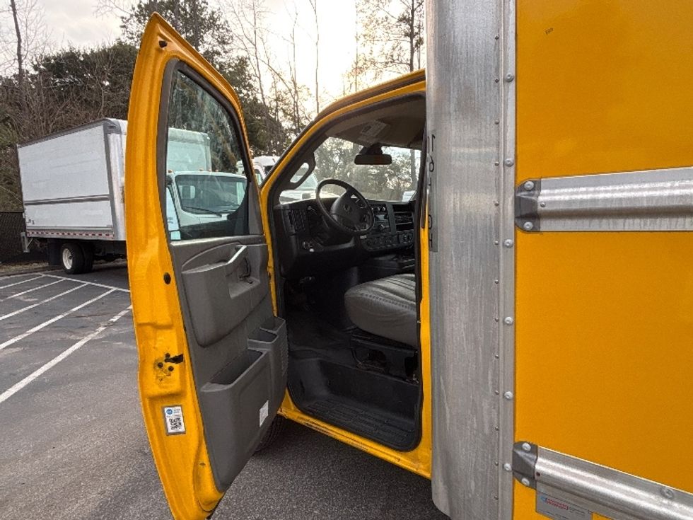 Light Duty Box Truck-Light and Medium Duty Trucks-GMC-2021-Savana G33903-Ladson-SC-92,137\n\t\tmiles-$ 29,000 - Image 15