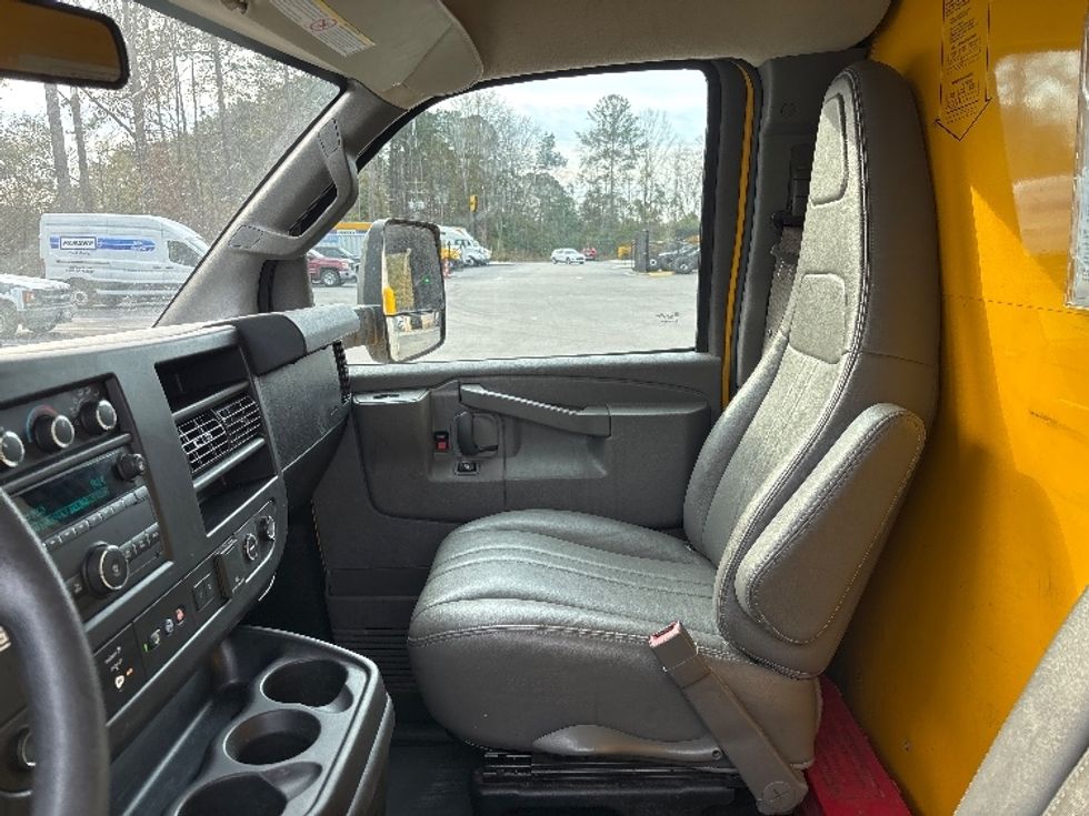 Light Duty Box Truck-Light and Medium Duty Trucks-GMC-2021-Savana G33903-Ladson-SC-92,137\n\t\tmiles-$ 29,000 - Image 18
